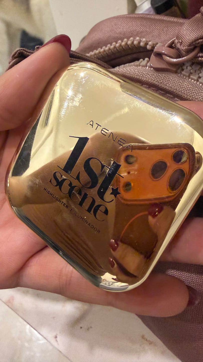 Customer photo review of ILUMINADOR COMPACTO 1ST SCENE