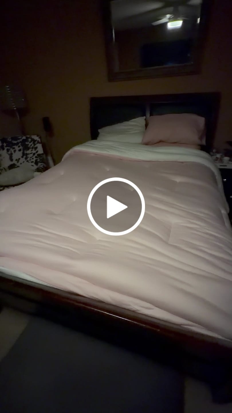 Customer video review of MarshMellow Comforter