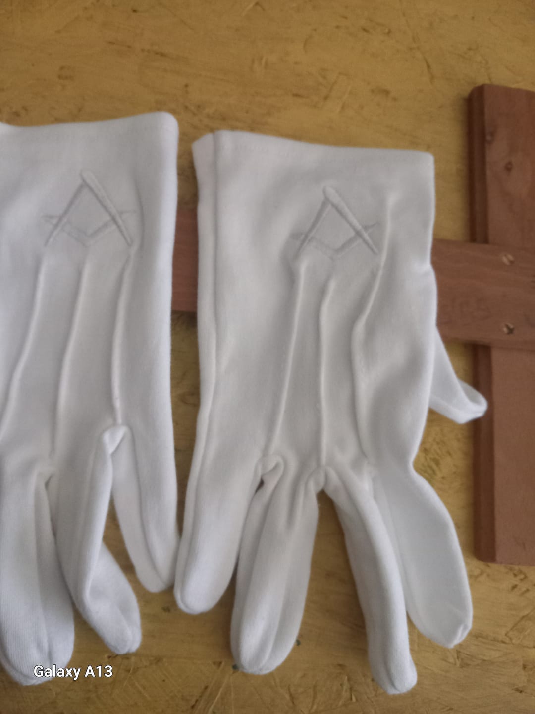 Customer photo review of Gants Blancs Maçonniques – Équerre & Compas