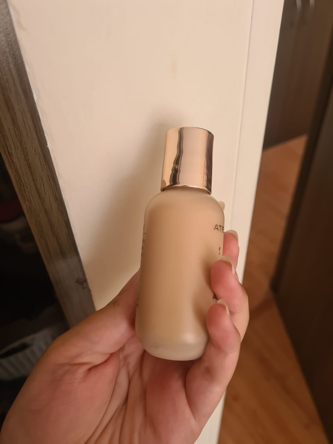 Customer photo review of BASE DE MAQUILLAJE LÍQUIDA 1ST SCENE