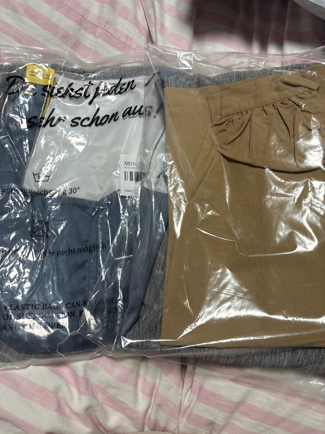 Customer photo review of Perloptik Dirndl in Eisblau mit Eckigem Ausschnitt Bella