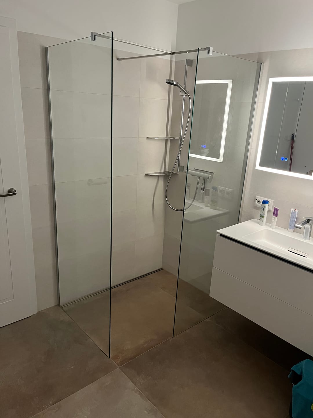 Customer photo review of SONNI Begehbare Dusche Duschabtrennung Duschwand Duschkabine 8mm Nano Glas Duschwand ohne schwenkbare Tür Walk in Dusche