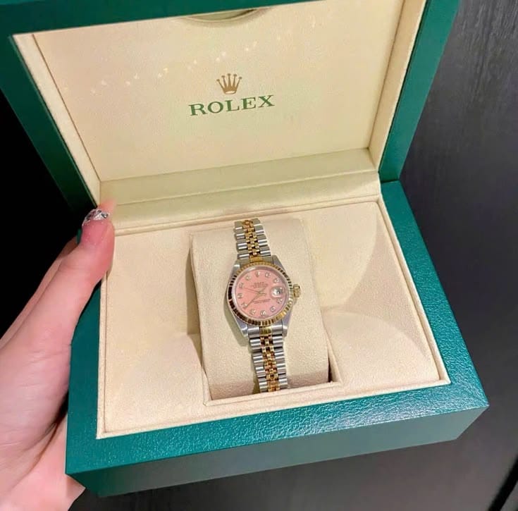 Customer photo review of Lady-Datejust Metallic Pink Diamond Dial And Fluted Bezel Jubilee Automatic Watch