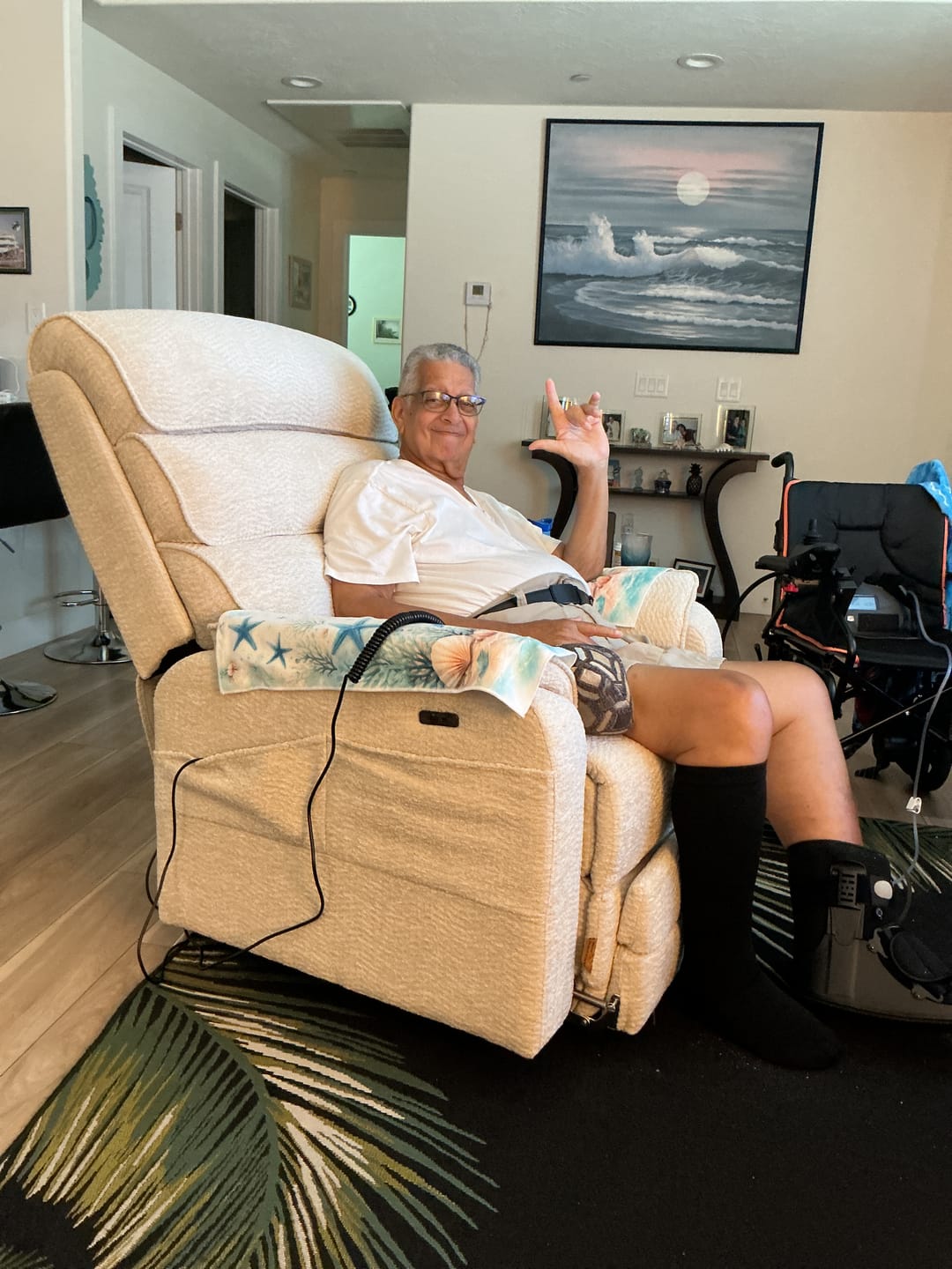 Customer photo review of 9188ET Big & Tall Power Lift Recliner – Dual Motor, 400LBS, Lay Flat, Heat & Massage