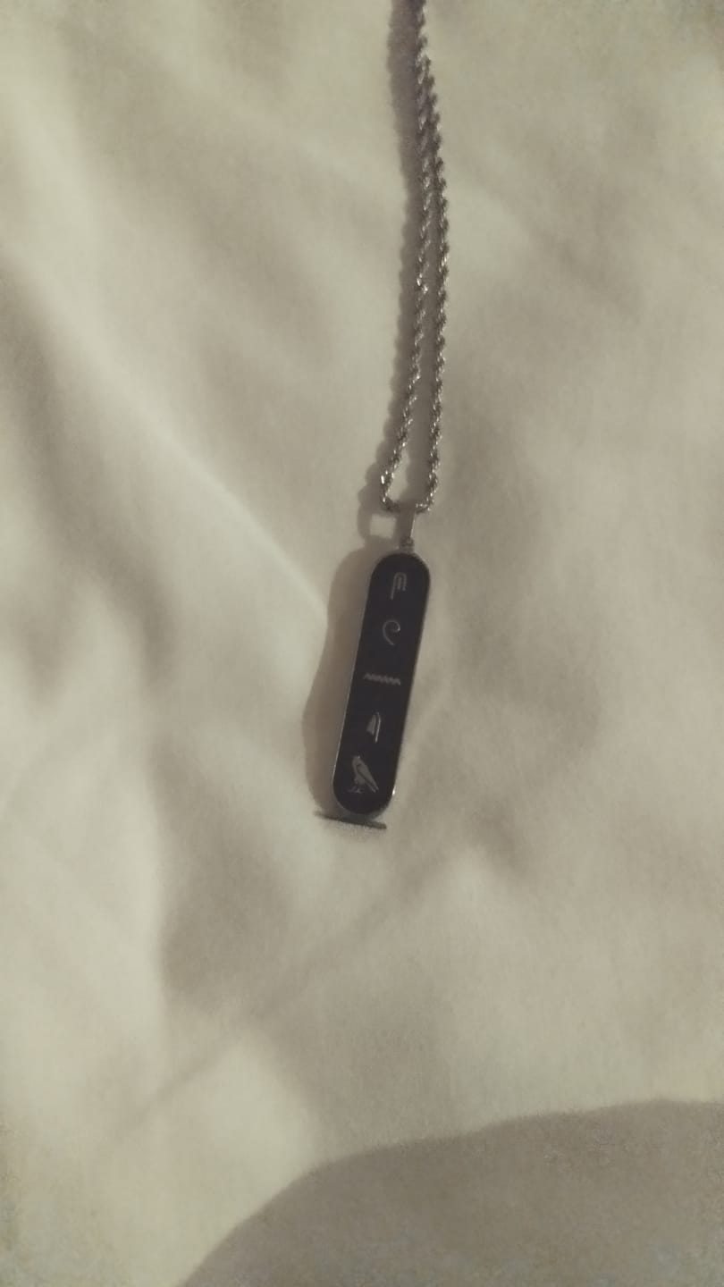 Customer photo review of Collier Personnalisé Hiéroglyphes Égyptiens