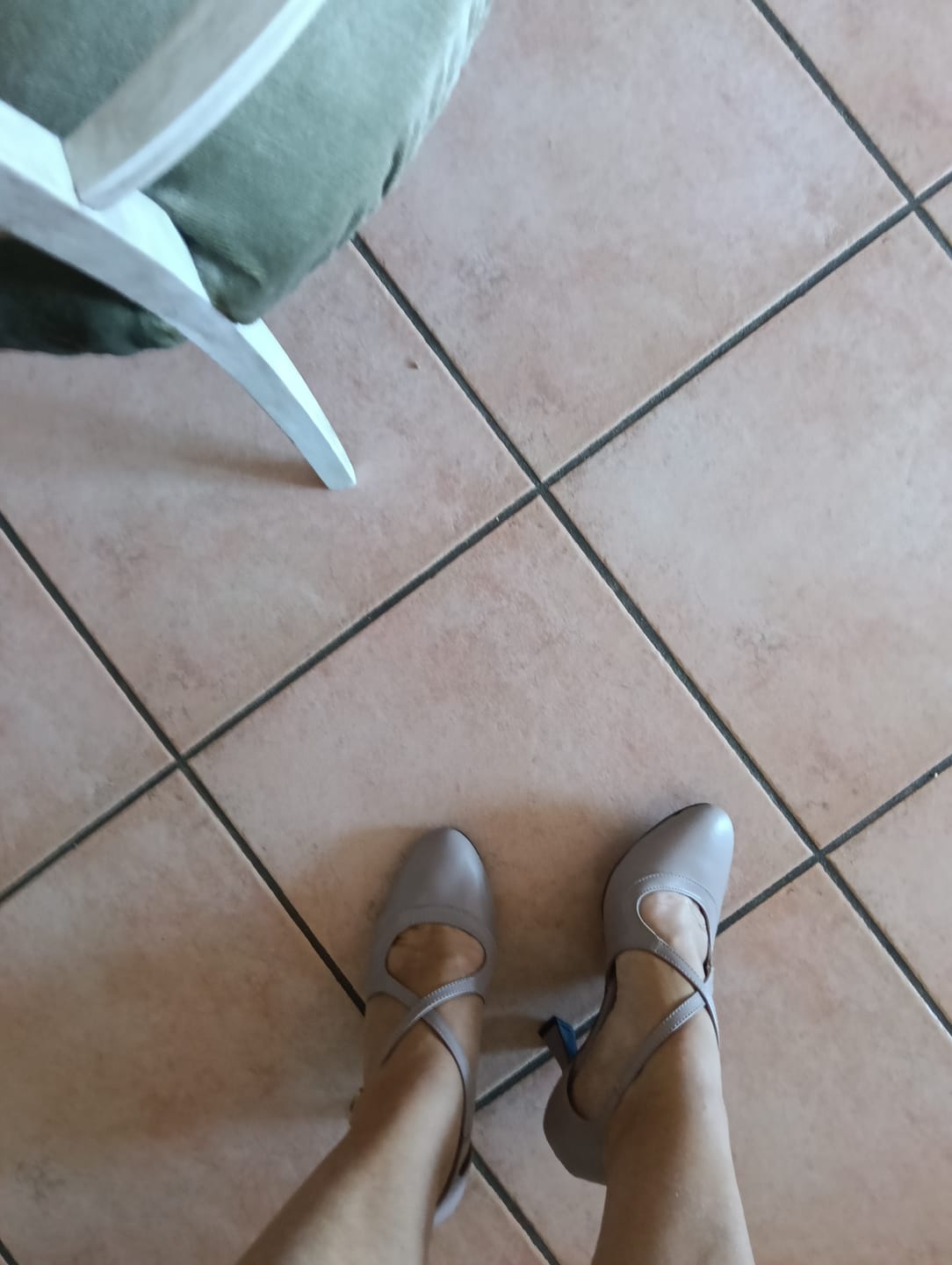 Customer photo review of Swing Nude decolletè incrociata in nappa cipria tacco 8 cm artigianale pugliese