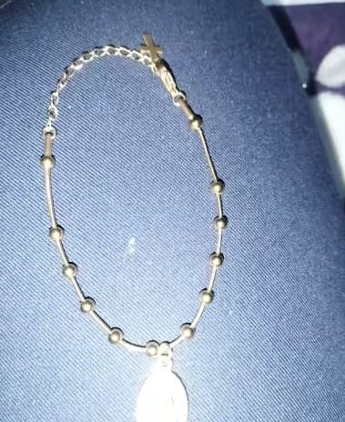 Customer photo review of Pulsera de la Virgen María con Cruz