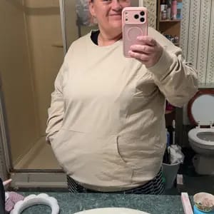 Customer photo review of Norvello™ Pocket Crewneck
