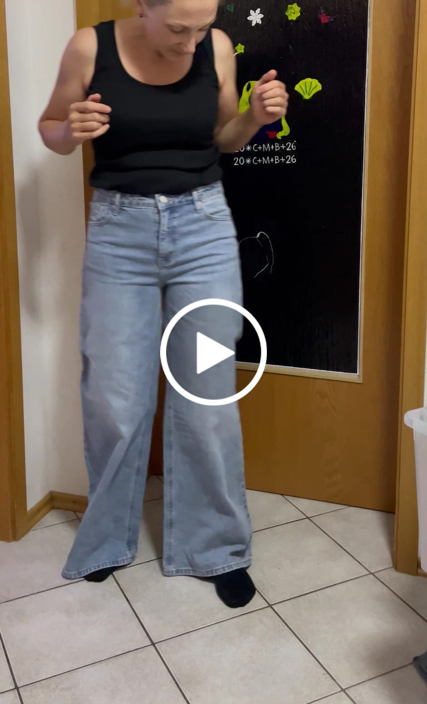 Customer video review of High Waist Stretch Jeans mit heller Waschung