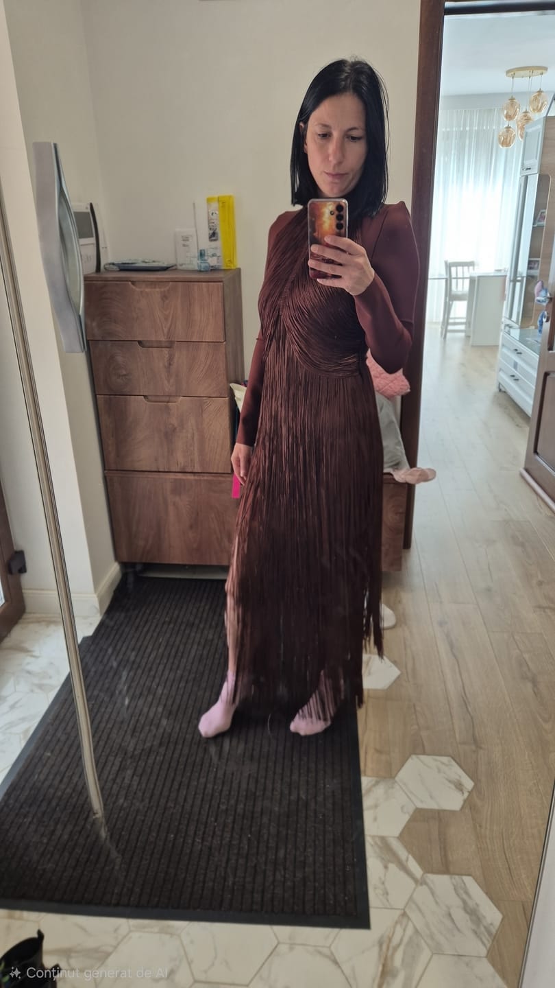 Customer photo review of Rochie Edwina midi din bandaj cu maneca lunga si franjuri
