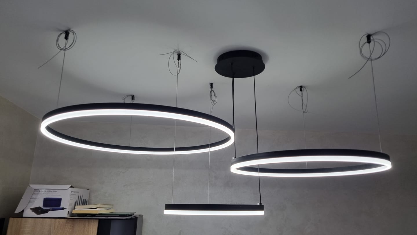 Customer photo review of LED осветително тяло WONDERLAND Black 3 подвижни сегмента - 40+60+80cm еквивалент 800W