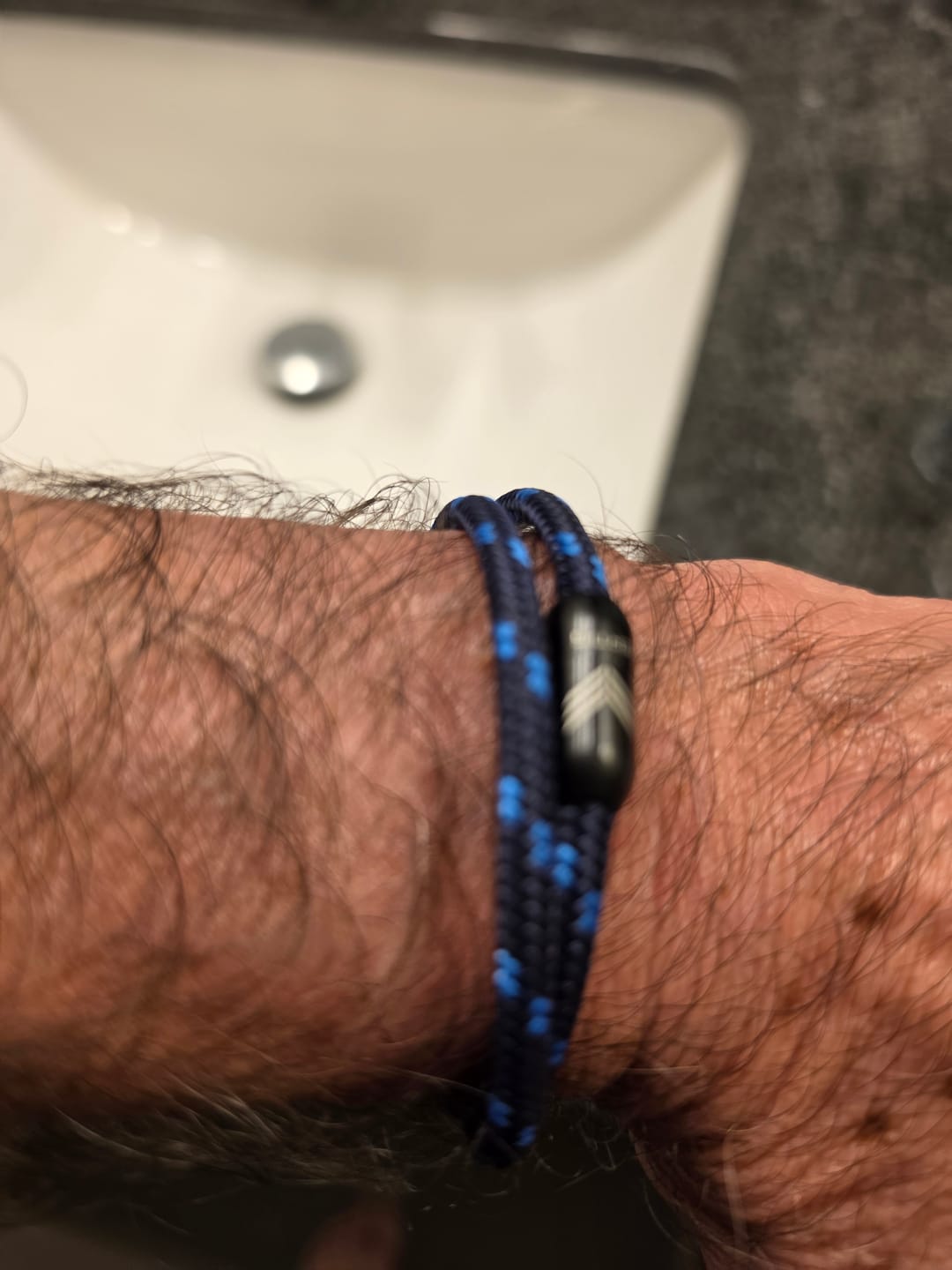Customer photo review of Paracord Bracelet Magnetic Dark Blue