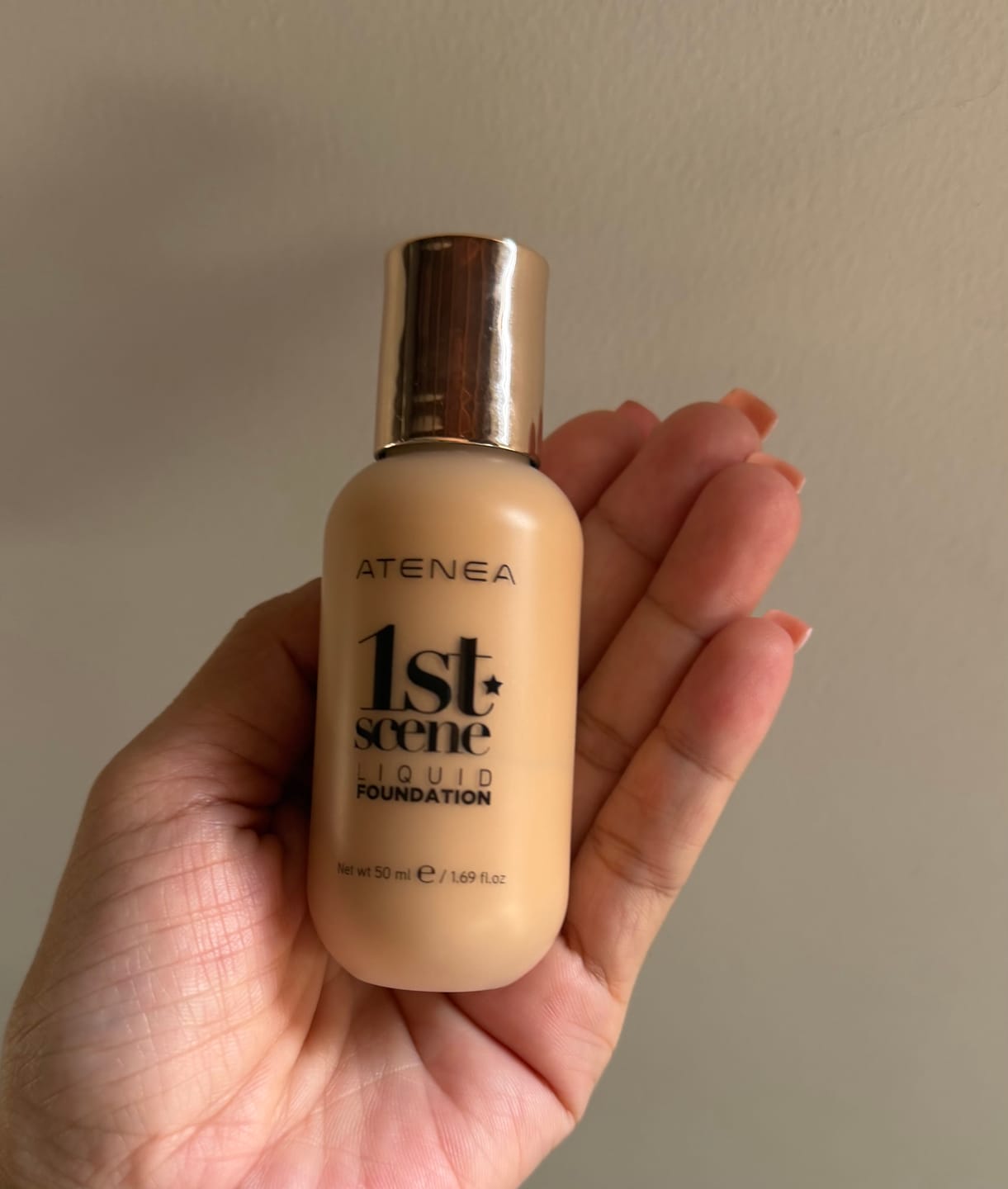 Customer photo review of BASE DE MAQUILLAJE LÍQUIDA 1ST SCENE