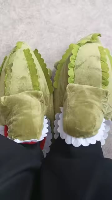 Customer photo review of Chaussons Crocodile
