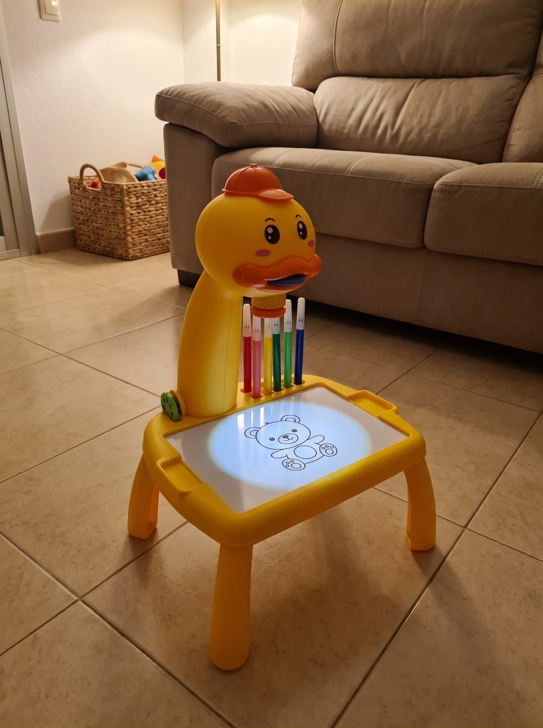 Customer photo review of Mini escritorio de aprendizaje para niños pato-amarillo