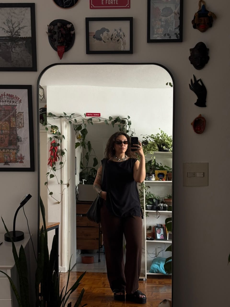 Customer photo review of Calça Jeans Reta Araçá Marrom Escuro