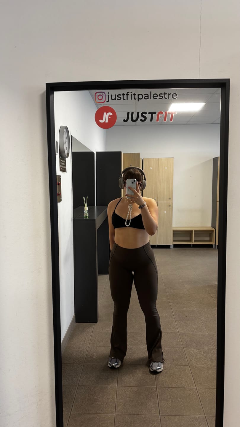 Customer photo review of W285 - Elevate Flare Leggings