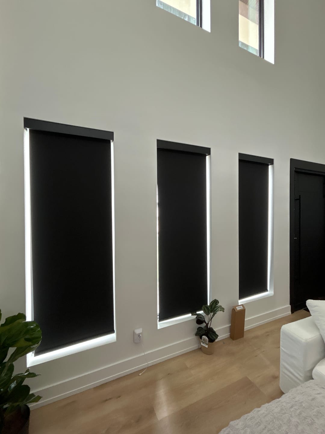 Customer photo review of SmartWings Motorized Roller Shades 100% Blackout Eclipse