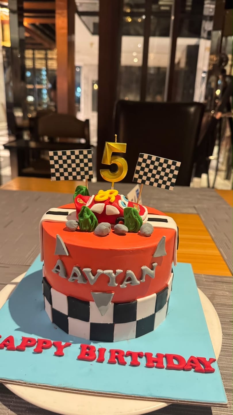 Customer photo review of Lightning Mcqueen Cake