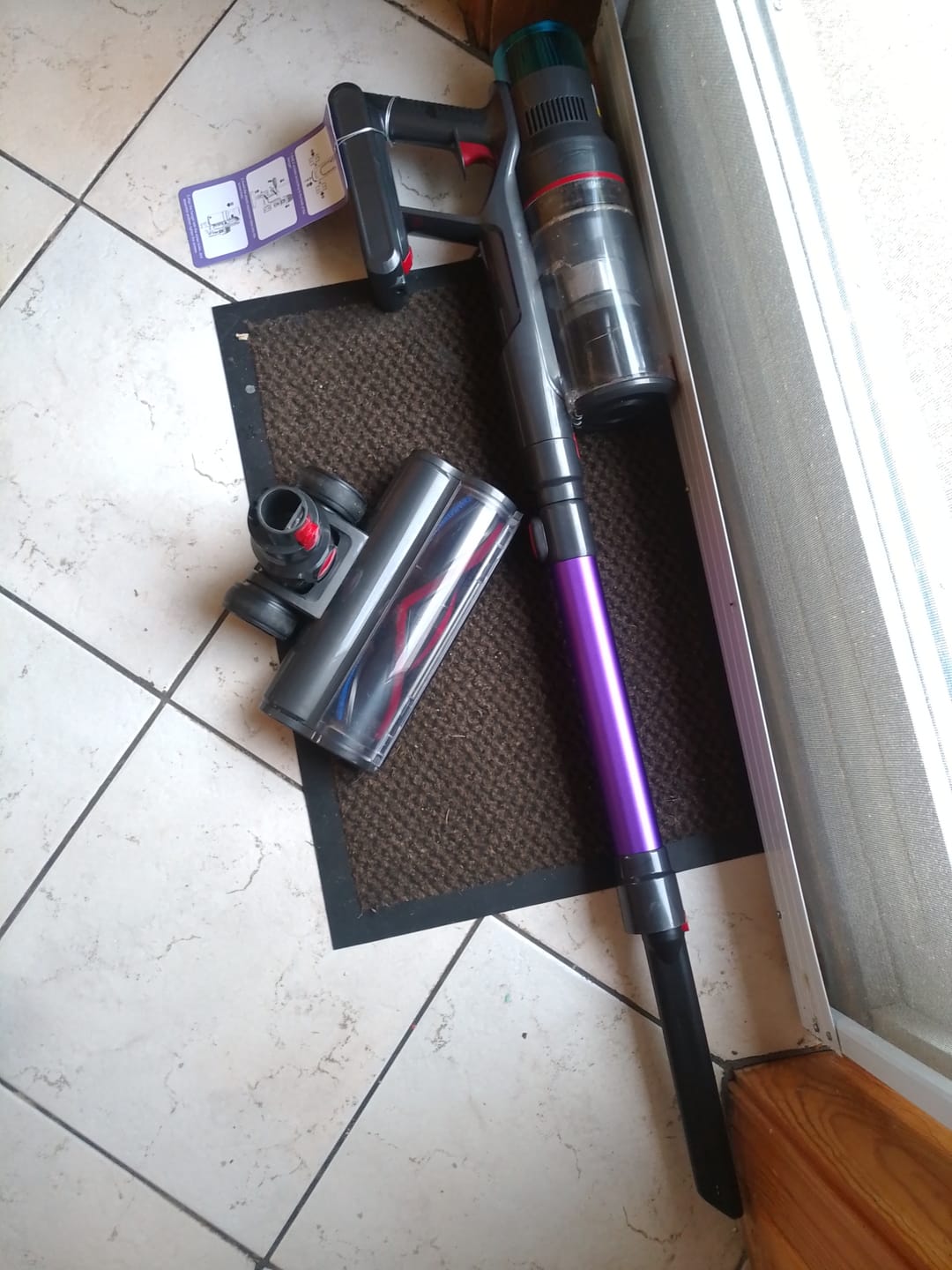 Customer photo review of Ultra-starker Akku-Staubsauger mit automatischer Stauberkennung / Bis zu 60 Minuten Laufzeit / Beutelloser Staubsauger für Teppiche, Hartböden & Tierhaare