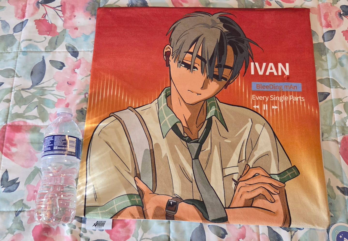 Customer photo review of Alien Stage Zombie Stage: Fading Youth Series Character Pillowcase