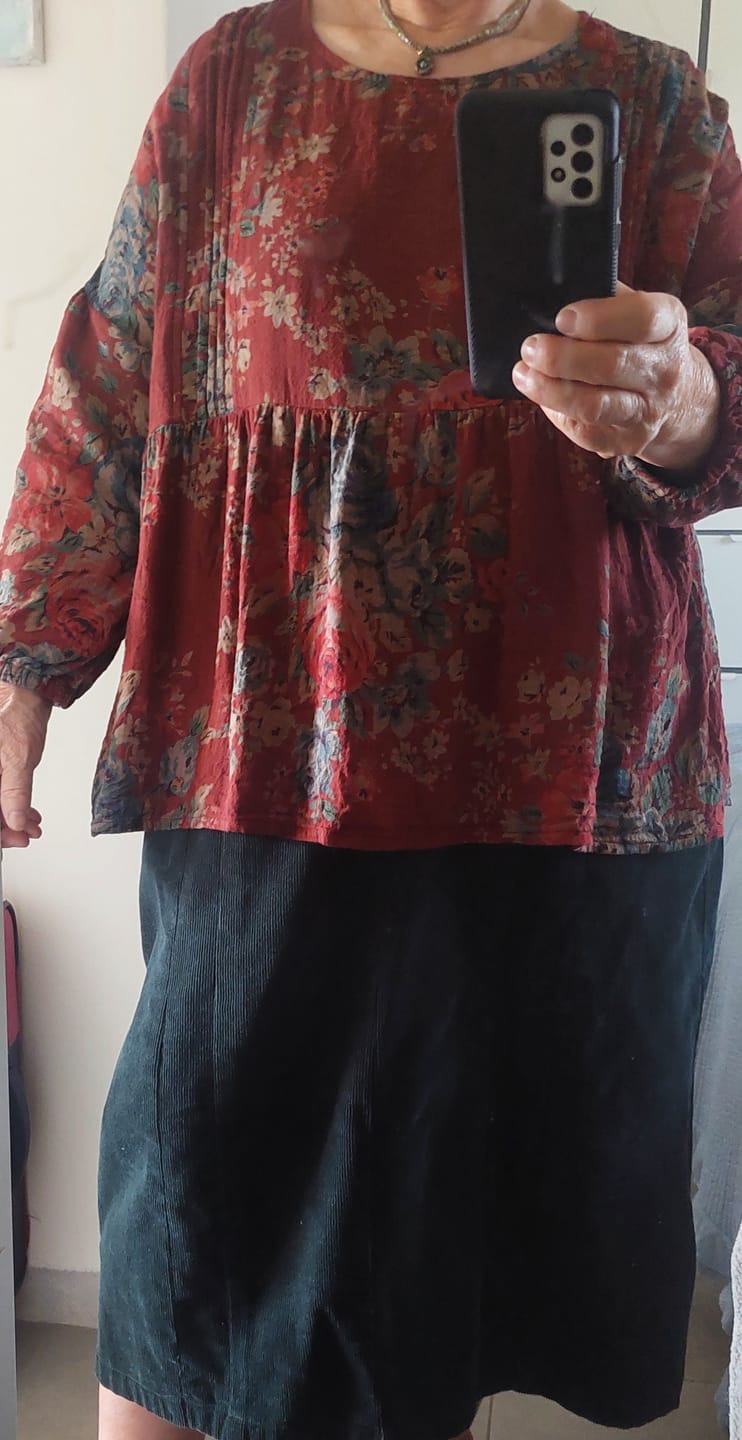 Customer photo review of Plus Size Women Retro Flower O-Neck Shirred Cotton Blouse