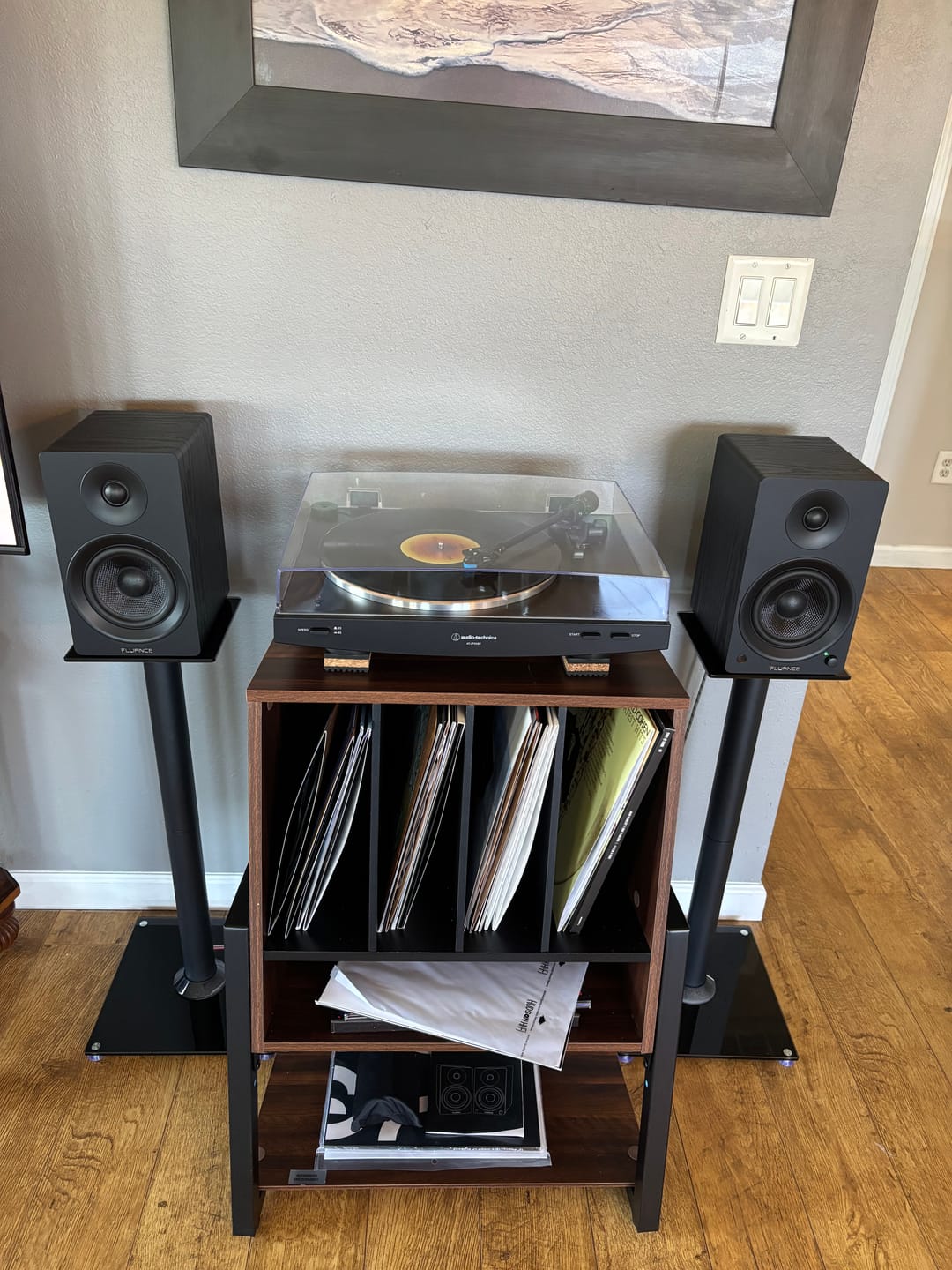 Customer photo review of Eiffel RS05 Record Player Stand