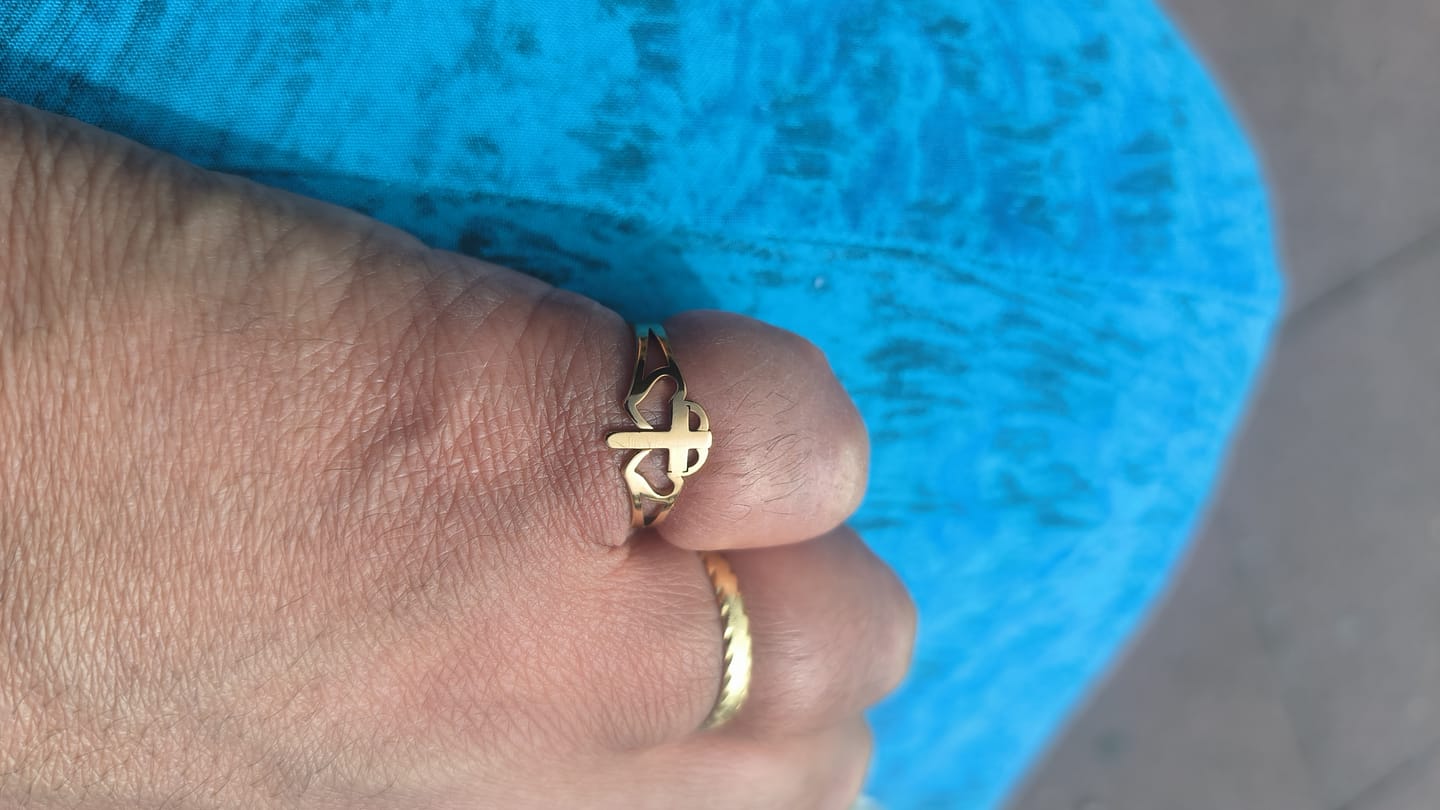 Customer photo review of Bague Croix au Design de Cœur Entrelacé