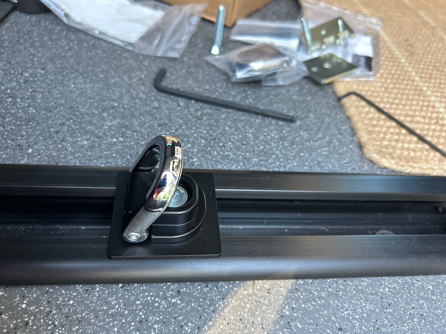 Customer photo review of PSA Nutenstein Fitting M8 Befestigung Schienensystem Citroen SpaceTourer, Peugeot Traveller und mehr