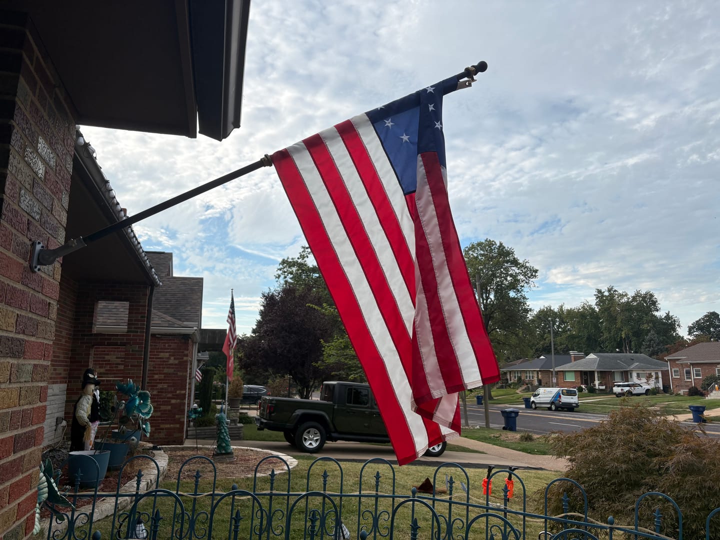 Customer photo review of Non-Tangle Flagpole Spinners
