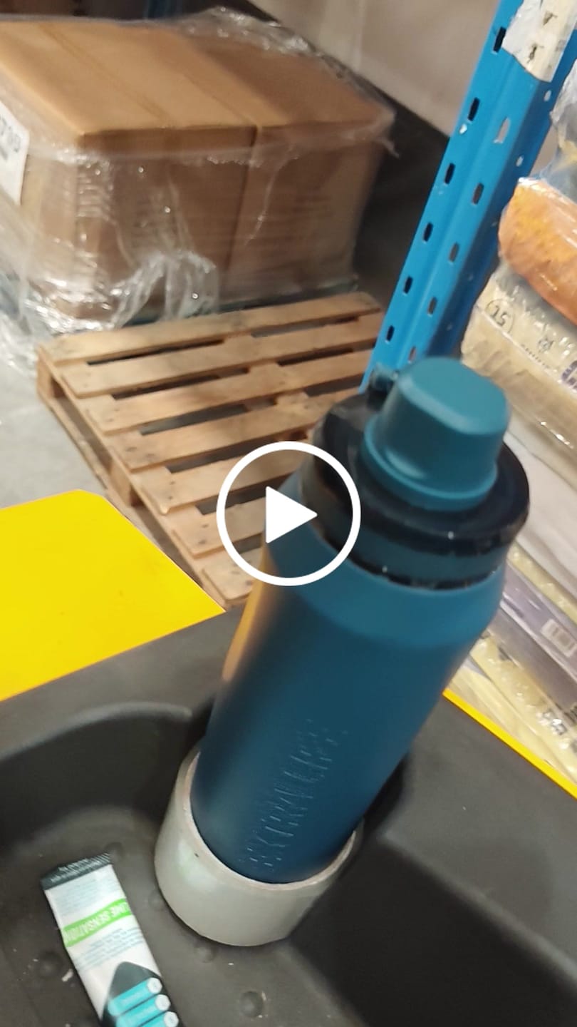 Customer video review of Botella Térmica Acero Inoxidable 750 ml Azul
