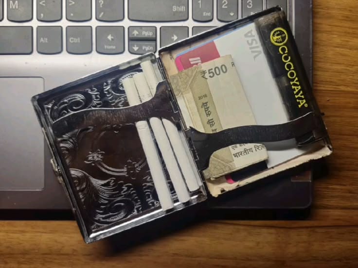 Customer photo review of Metal Wallet Case