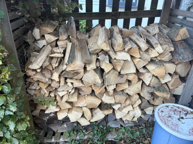 Customer photo review of Logs Local Large Tonne Bag of Kiln Dried Hardwood Logs Dumpy Bag