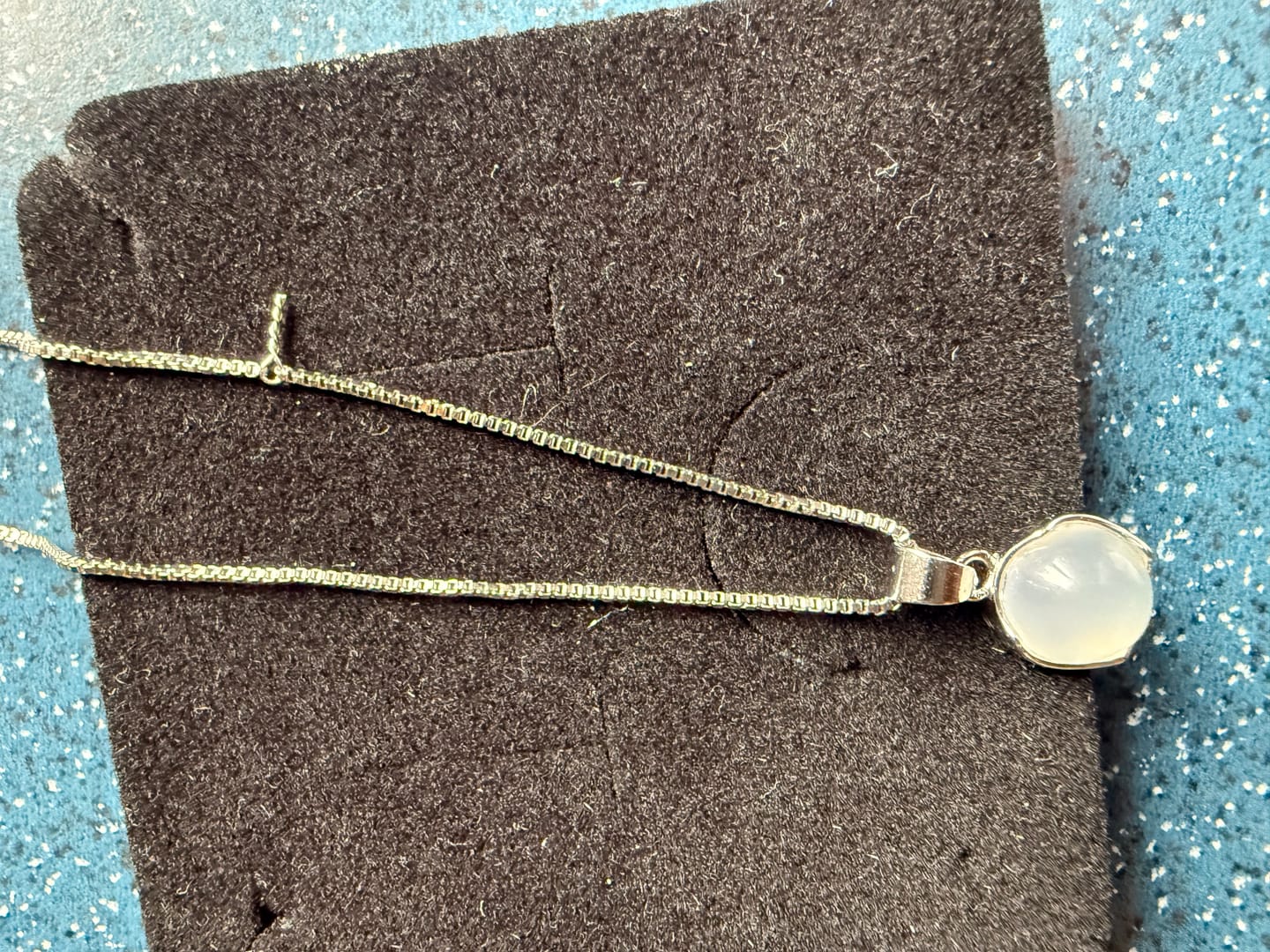 Customer photo review of Mondstein Halskette - Medallion