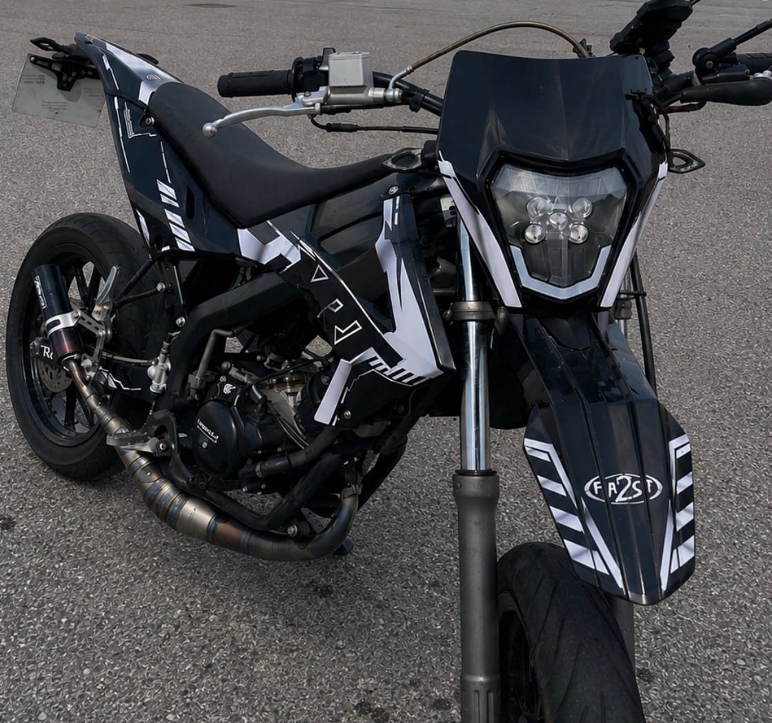 Customer photo review of Kit Déco CHROME – Rieju MRT 2022-2025 (Chrome ou Holo en option)