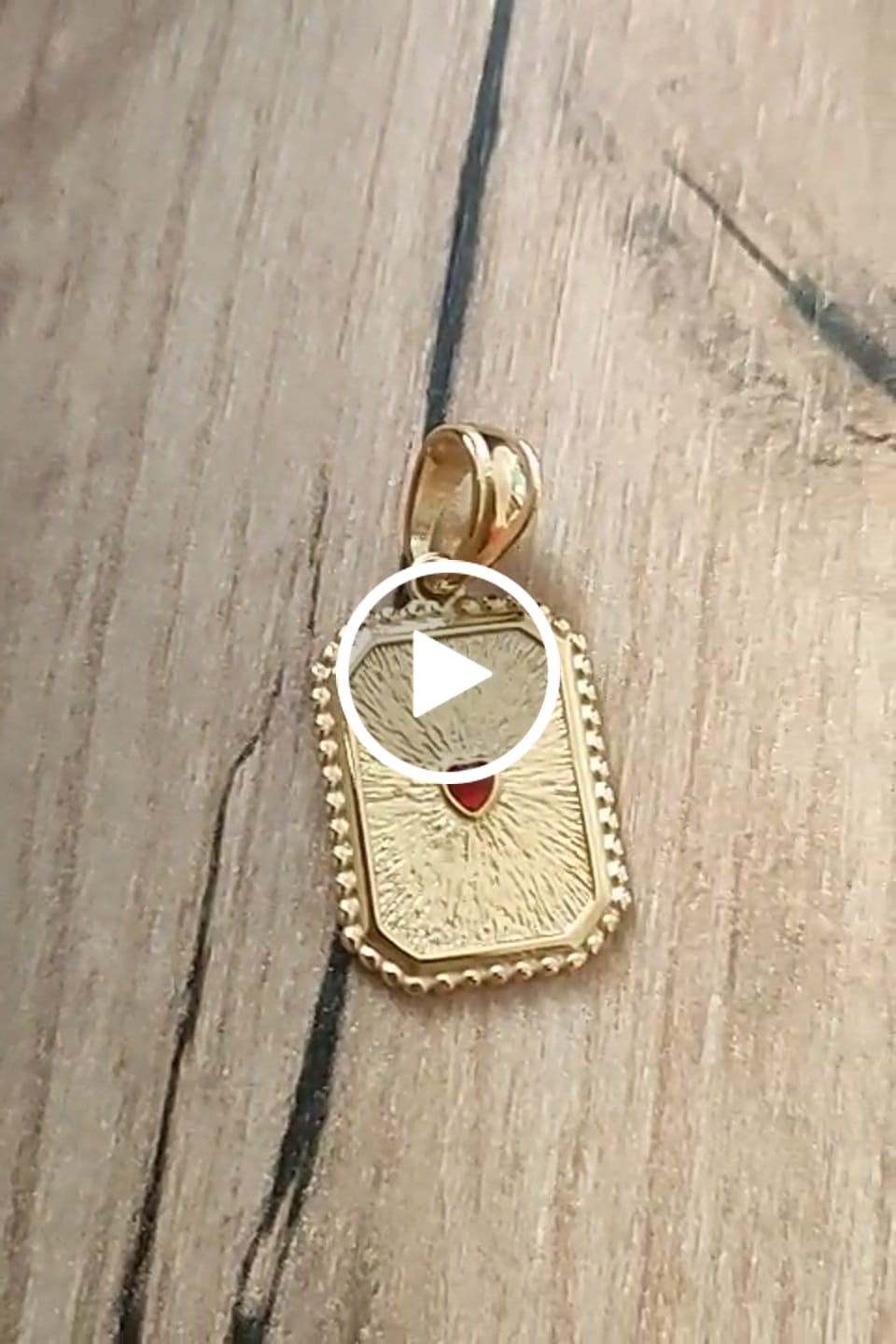 Customer video review of Ciondolo "Dove nascono le emozioni"
