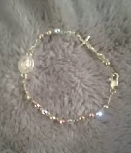 Customer photo review of Pulsera de la Virgen María con Cruz