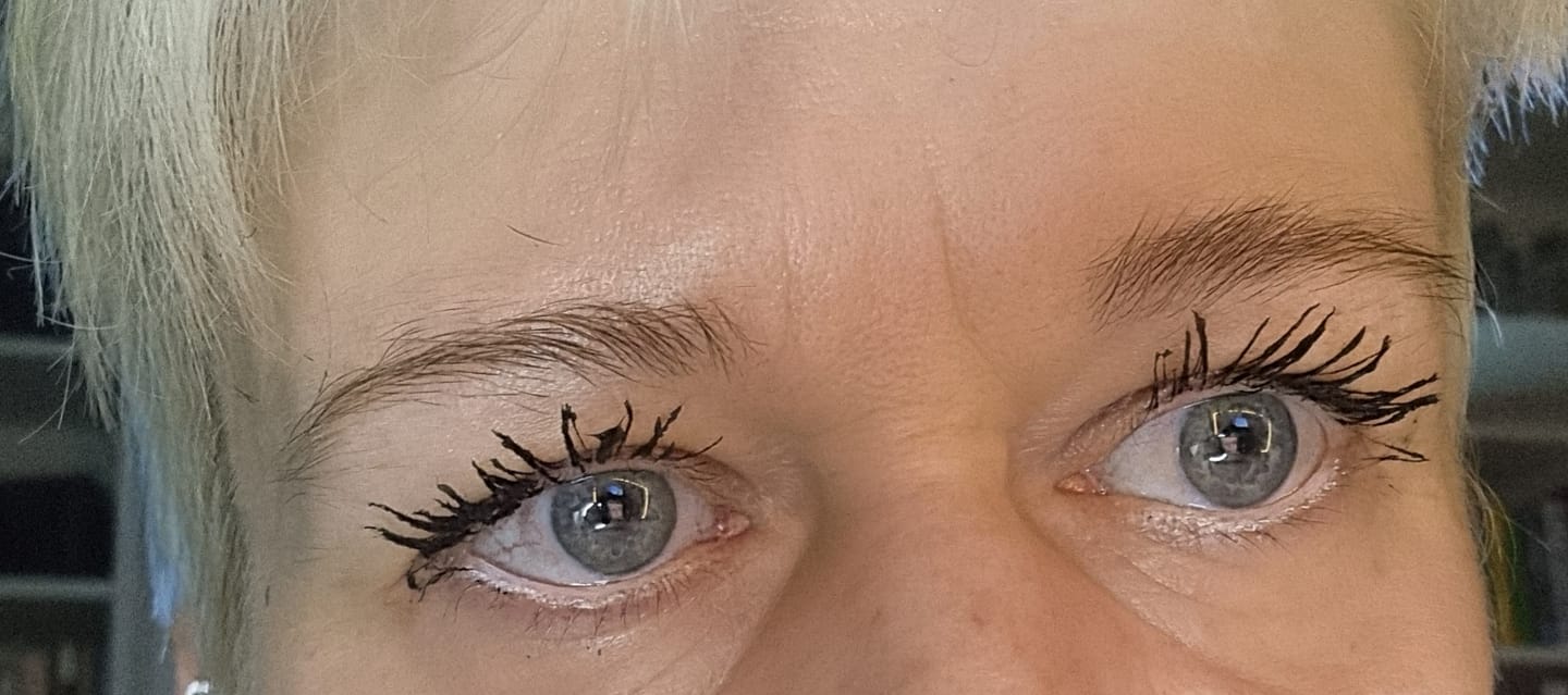 Customer photo review of Feel like Medusa – Wasserfeste Volumen Mascara