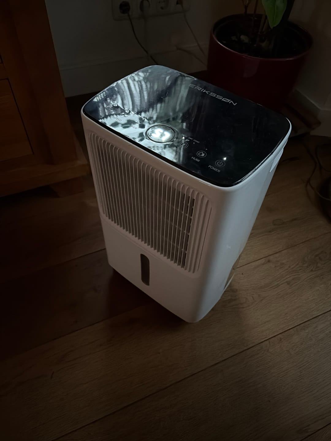 Customer photo review of Erikssøn Luchtontvochtiger - Dry Pro Plus - Tot 16L / dag - Wit