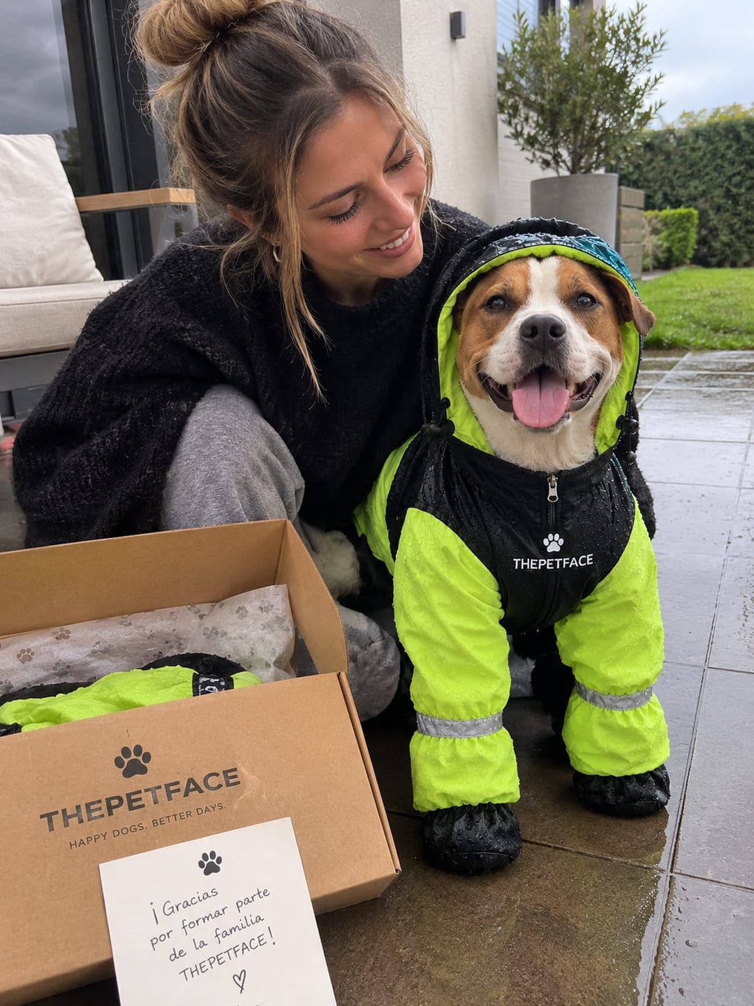 Customer photo review of Chaqueta Impermeable - ThePetFace™