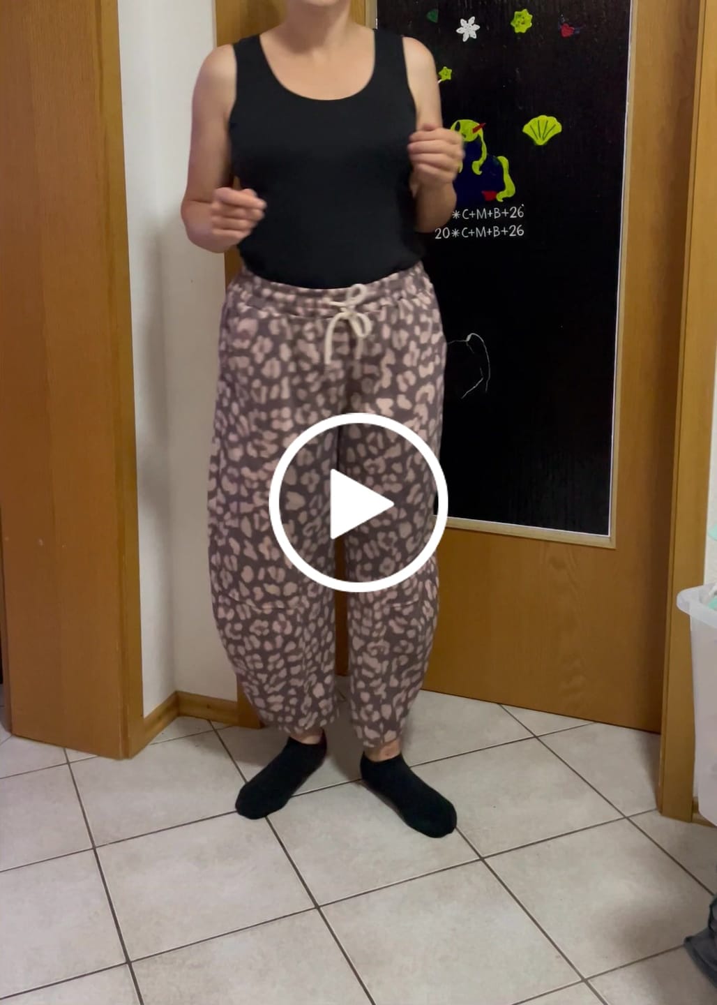 Customer video review of Stylische Barrel Hose LEO MYSTIQUE light cherry braun mit Tunnelzug