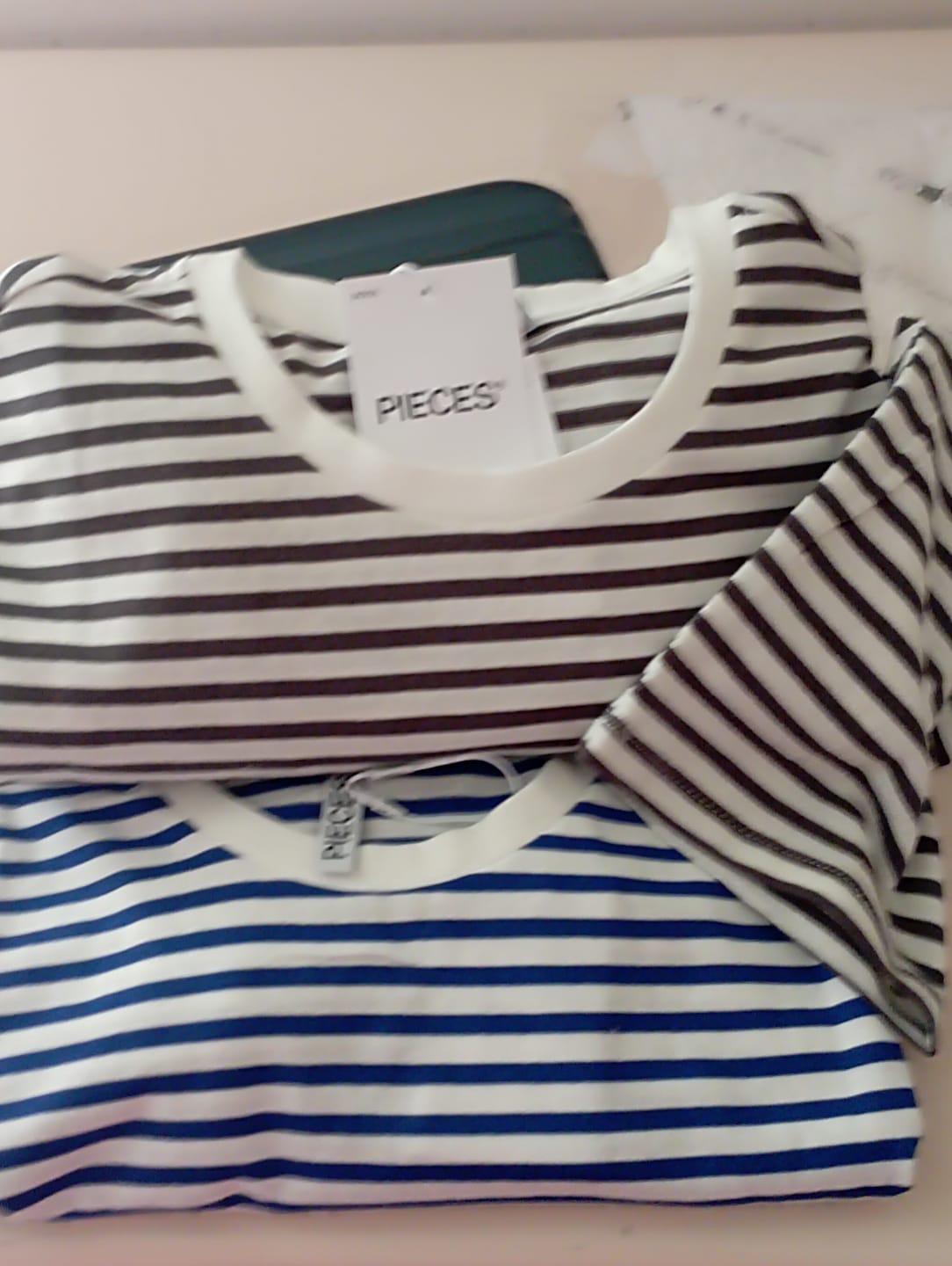 Customer photo review of T-SHIRT SADIE BIANCO/GRIGIO