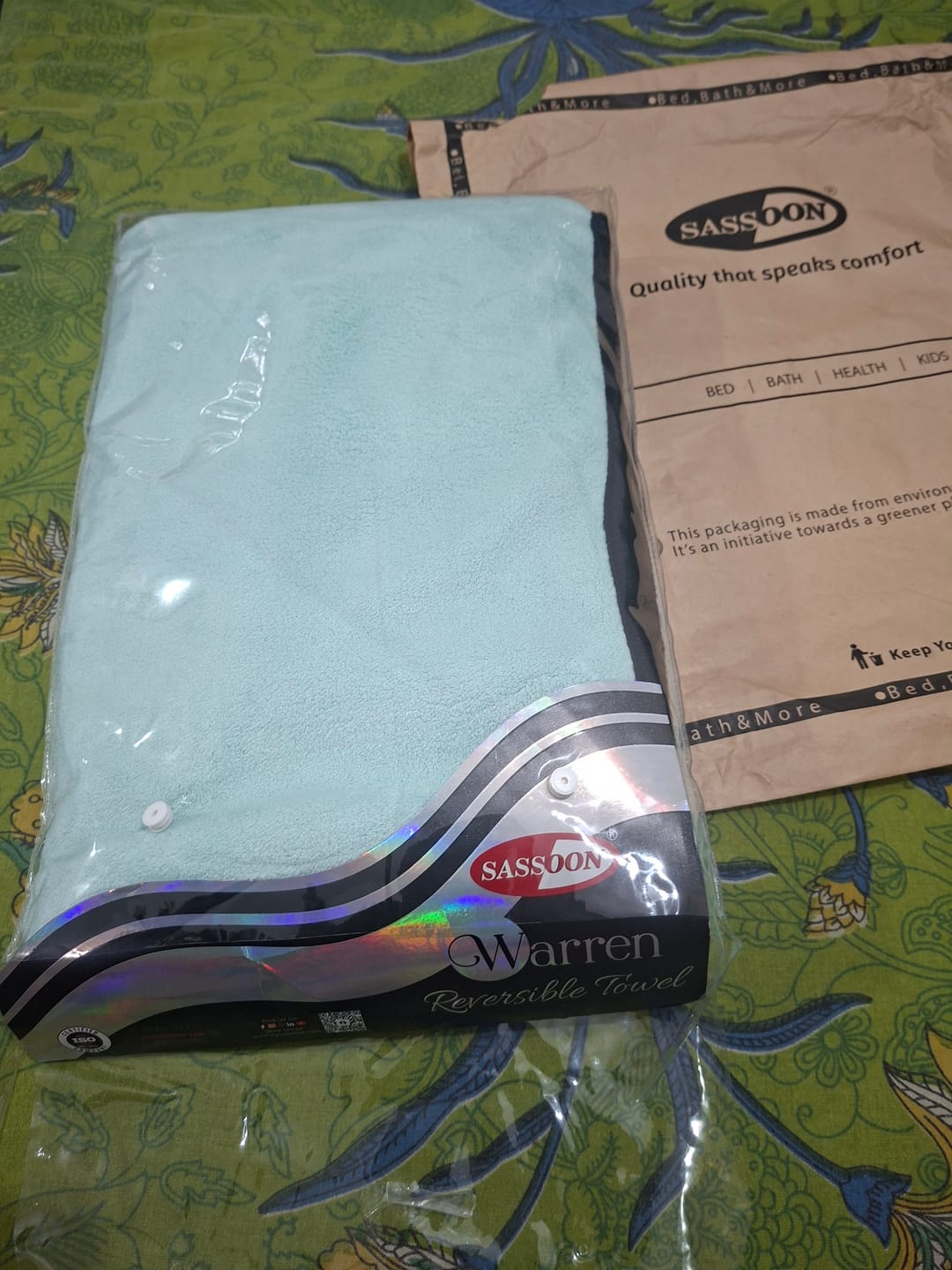 Customer photo review of Warren Reversible Microfiber Bath Towel in 650 GSM