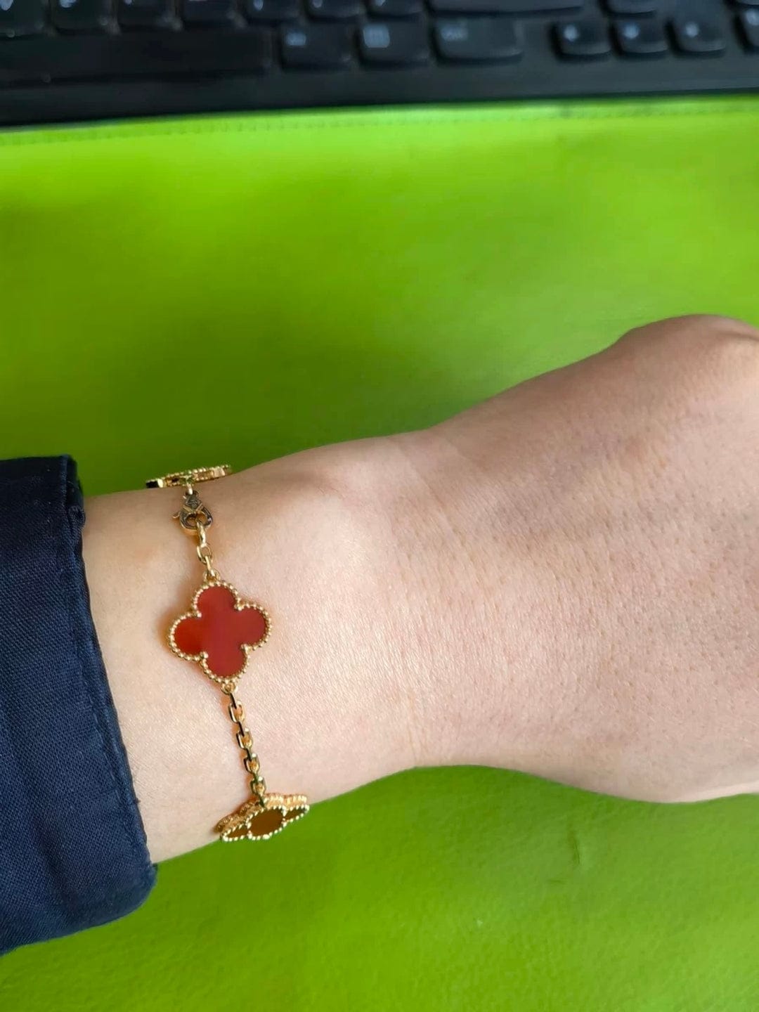 Customer photo review of Clover Leaf Bracelet, 925 Silver, 18k Gold Plated