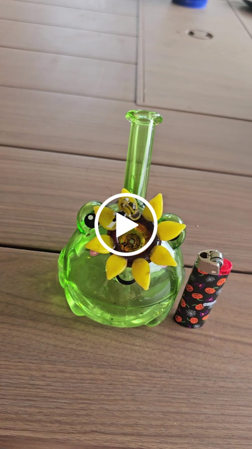 Customer video review of FROG BONG