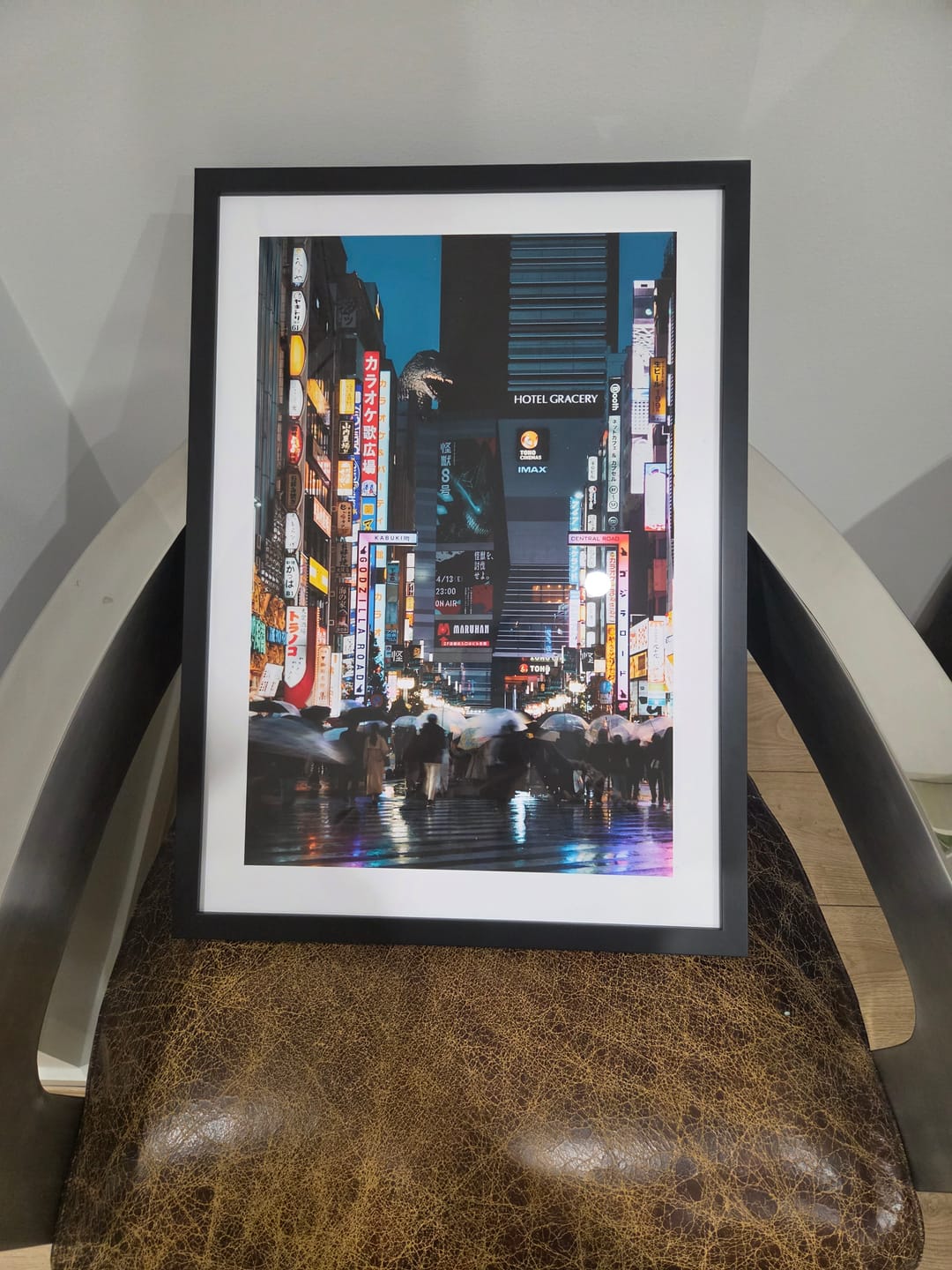 Customer photo review of Godzilla Head Shinjuku Rainy Night