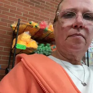 Customer photo review of Norvello™ Pocket Crewneck