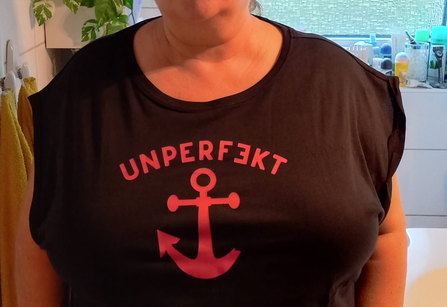 Customer photo review of Organic Figurschmeichler-Shirt »Unperfekt Anker in Pink«