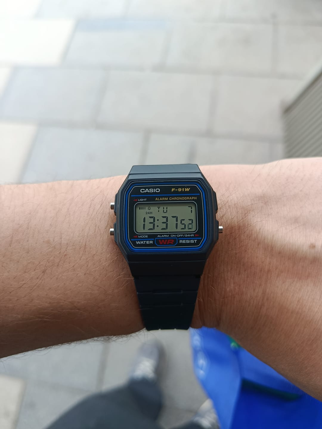 Customer photo review of Reloj Casio Vintage F-91W-1DG Clásico Líneas Azules
