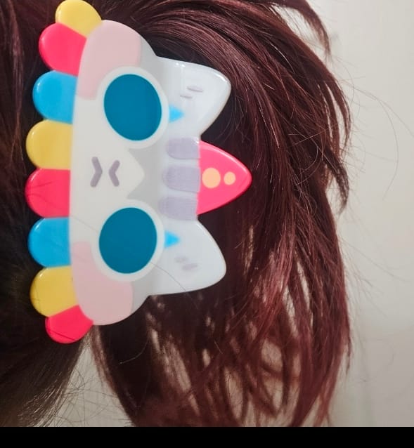 Customer photo review of Grey Clown Cat Hair Clip!